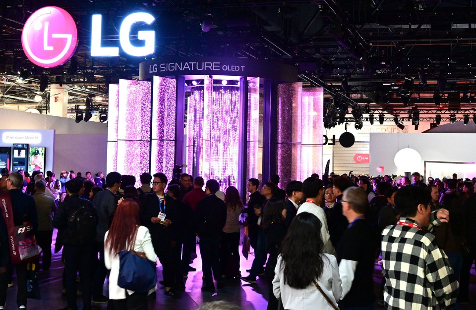 [CES 2025] 공감지능과 함께 … LG전자 전시관 찾은 구름인파