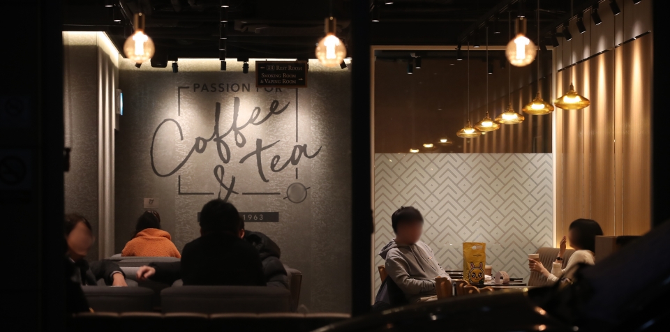오늘(8일)부터 비수도권 식당·카페·노래방 밤 10시까지 영업 가능