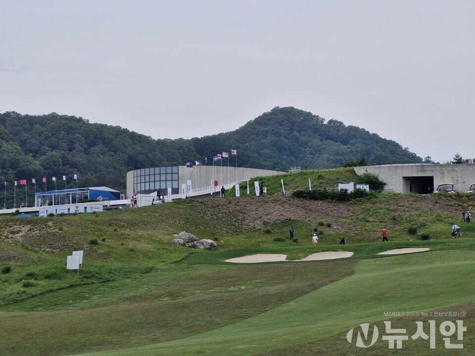 [안성찬의 골프톡톡] 한국 유일의 마운틴 듄스 코스의 특별한 골프 맛...라비에벨 골프앤리조트