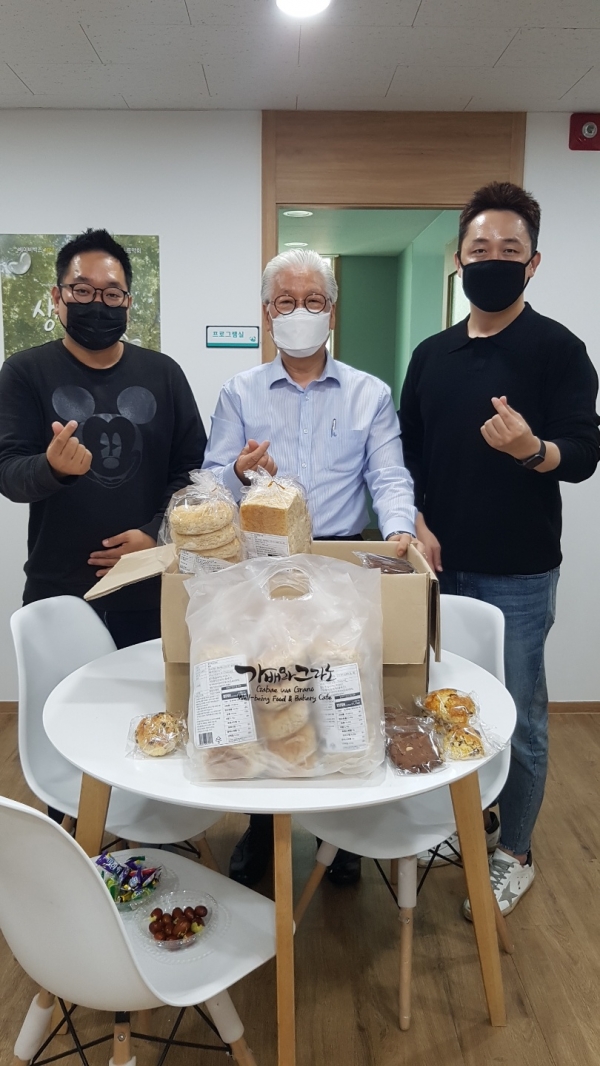 통밀새싹건강빵연구소 등, 베이비박스에 건강빵 세트 기증