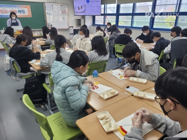 수원여성인력개발센터, 진로·직업체험 박람회 개최