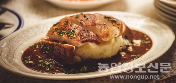 르블란서, 한국축산(주)와 OEM 계약 체결