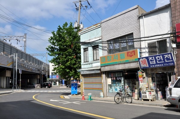 배다리 1호 헌책방 집현전, 제2기를 열다