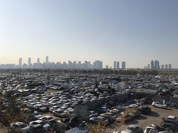 인천 송도유원지 중고차 수출단지 업체 1,596개… 전국 수출 45% 차지