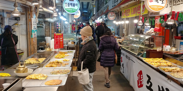 소금밭이 간직한 보물들, 토지금고시장에서
