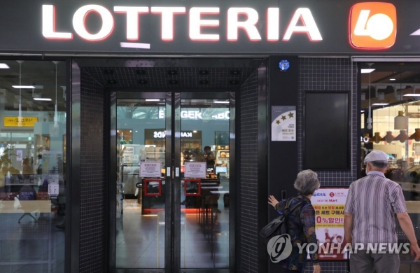 롯데리아發 코로나19 확산?...쉬쉬한채 다시 문연 종각역점