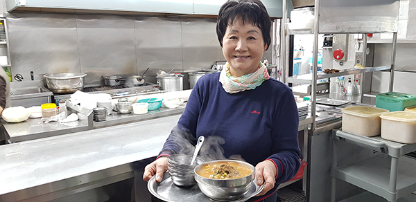 [제주 이집 맛조수다게③] 실속있는 가격에 뛰어난 맛까지…제주 만호민물장어