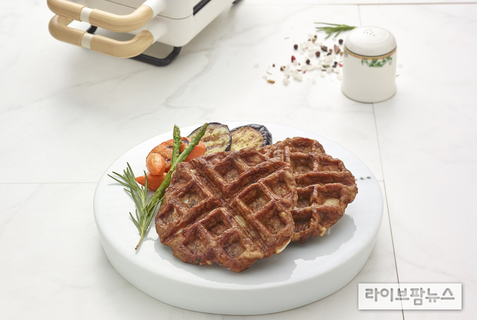 “모양은 와플인데, 먹어보니 떡갈비네~”