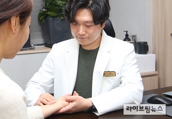 자도 자도 피곤한 현대인의 만성피로, 한방치료로 개선 도움