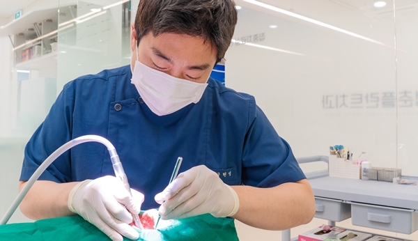 3D 디지털 임플란트 치과 치료, 기존 오차를 줄이고 정확도 보완