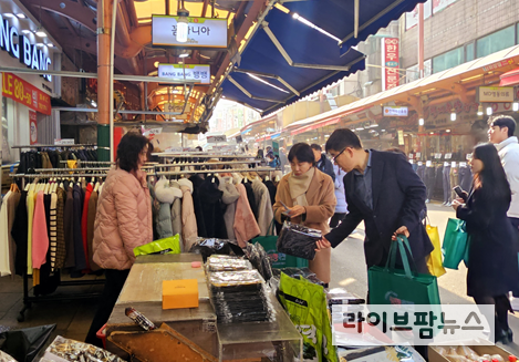 인천중기청, 모래내전통시장에서 설 명절맞이 장보기행사 열어