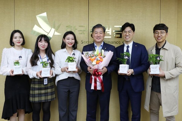 금융권에 부는 꽃선물 바람, 화훼농가에도 훈풍됐으면....
