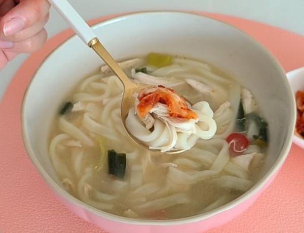 오뚜기표 밀키트 오즈키친 칼국수 2종 맛 어떨까? 