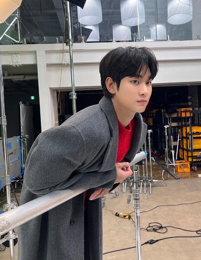김수현, 故 김새론 유족 ‘미성년 교제’ 주장 대한 고소 검토