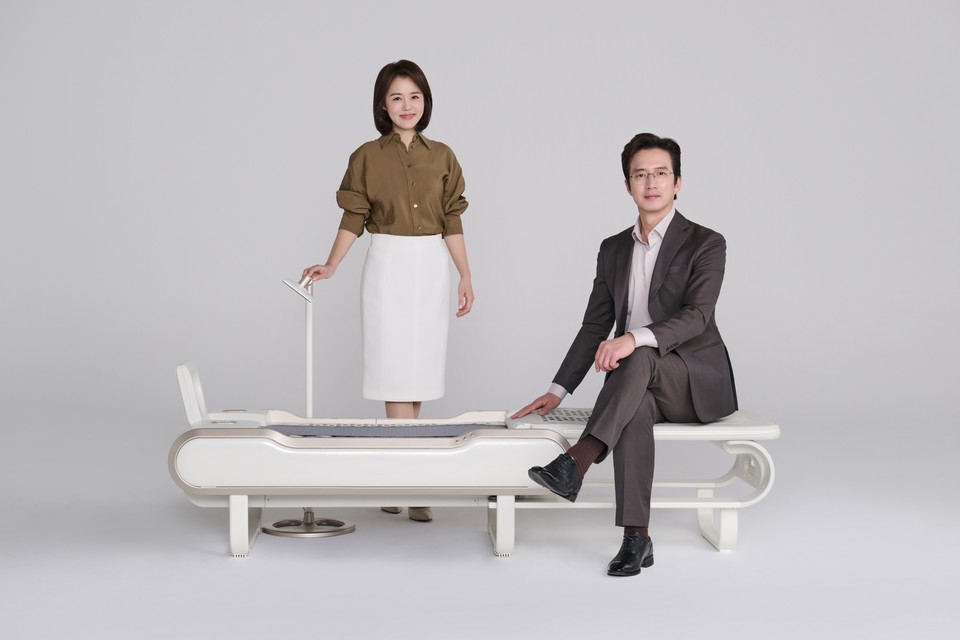 정준호·이하정 부부, 2년 연속 누가베스트 광고 촬영… 엔모션프로 신제품 소개