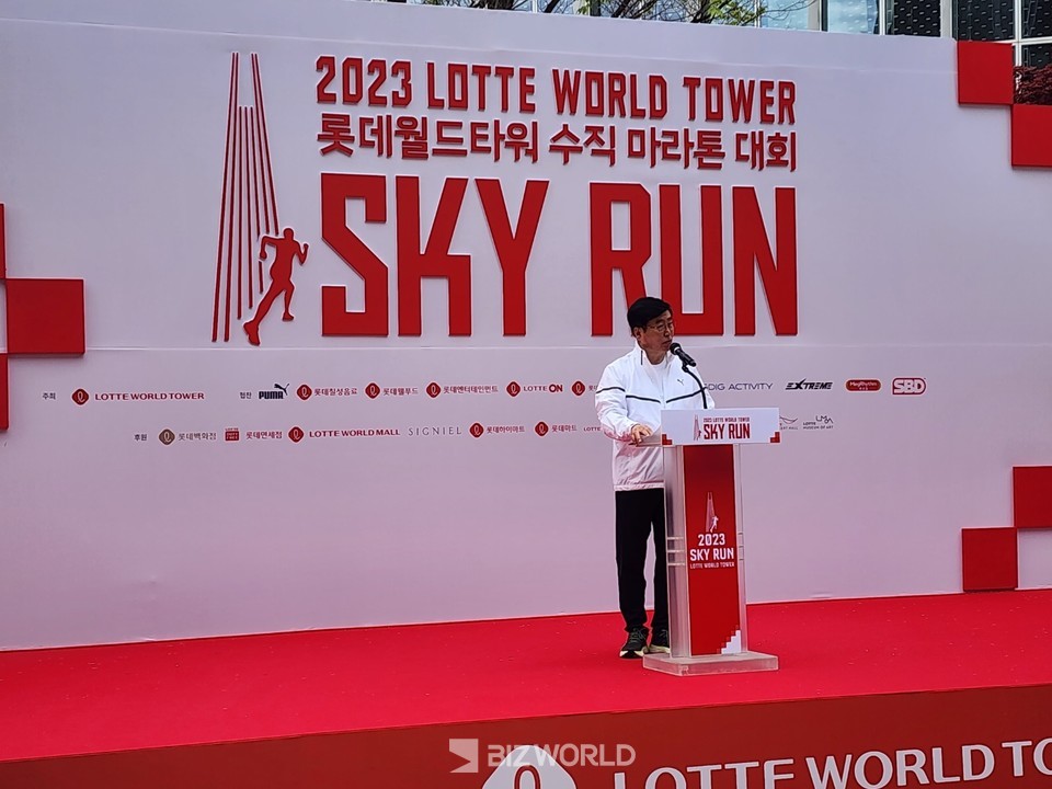 롯데월드타워 수직마라톤 대회 스카이런, 2천여명 참가 성료