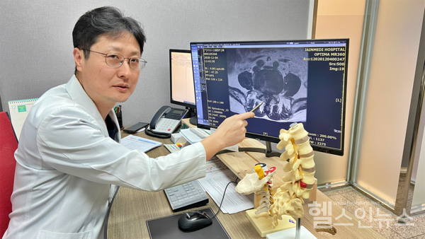 [봉호진 원장 건강칼럼] 길어진 집콕생활에 위협당하는 목 건강, 목디스크 발병 위험↑