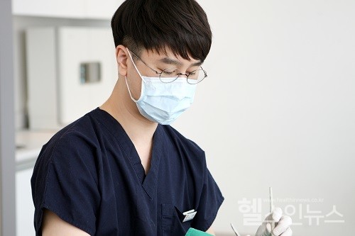 [소재현 원장 건강칼럼] 전체 치아 상실 시 필요한 전악 임플란트란?