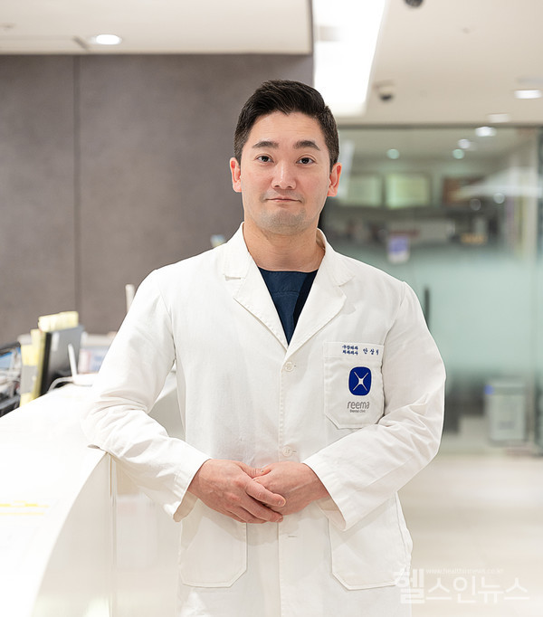 임플란트, 오래 사용하고 싶다면? 철저히 관리해야 [안상철 원장 칼럼]