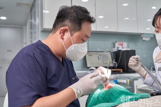임플란트, 디지털 장비로 정확도는↑ 부작용 걱정은↓ [최재용 원장 칼럼]