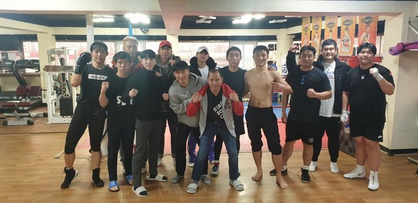 [포토뉴스]동두천 스타복싱에서 프로복싱 연합스파링 훈련