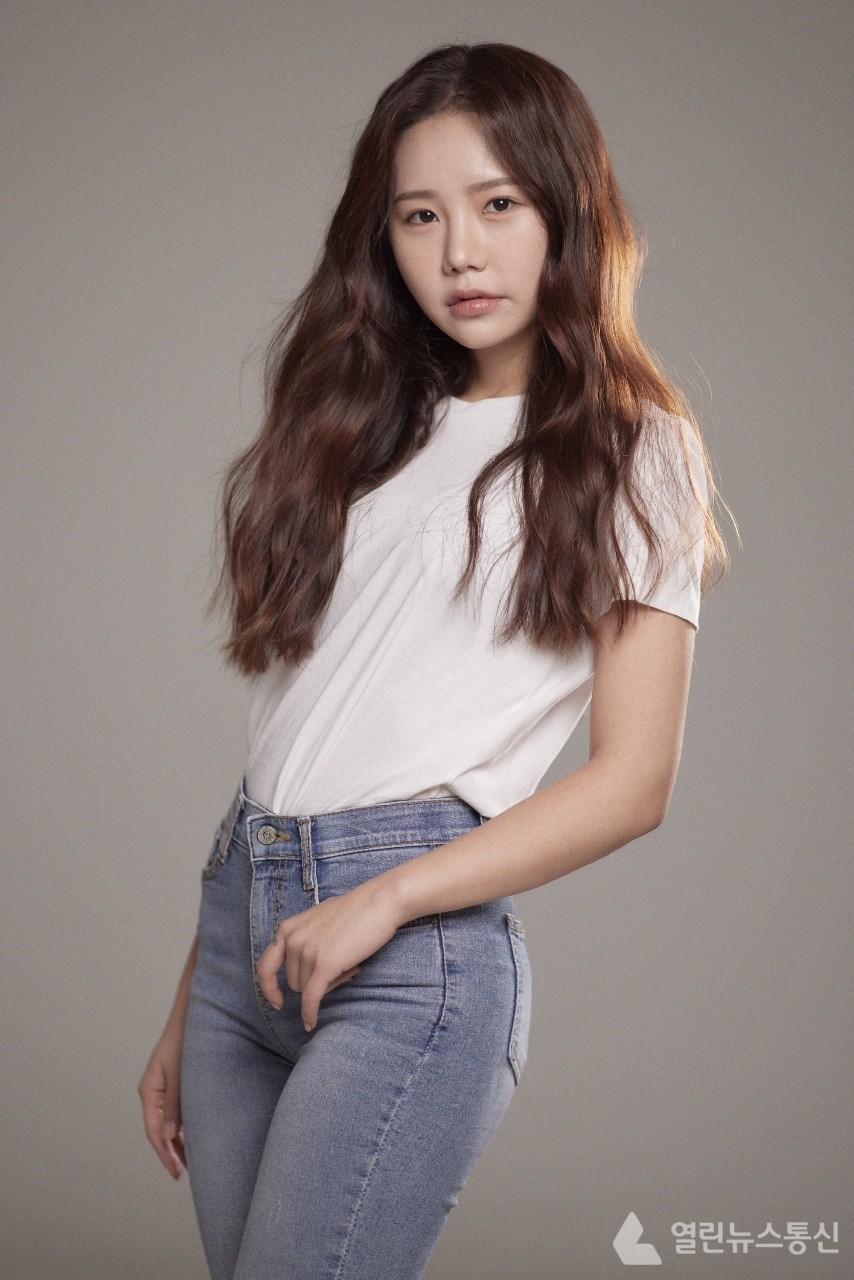 송하예,더쇼 출격…신곡 사랑했던 우리가 어떻게 친구가 되니 무대 공개