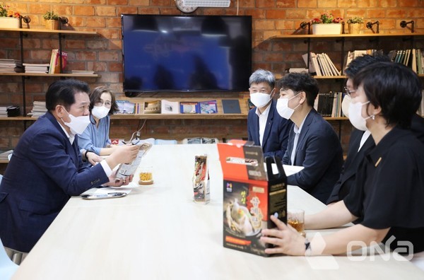 최대호 안양시장, 취약계층 어르신께 건강한 한끼 소중히 전달