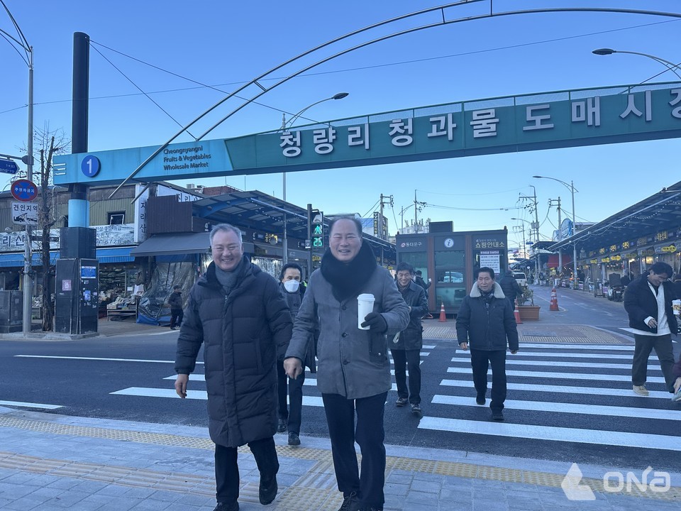 이병윤 서울시의원, 청과물시장 중앙정류장 신설 횡단보도 점검