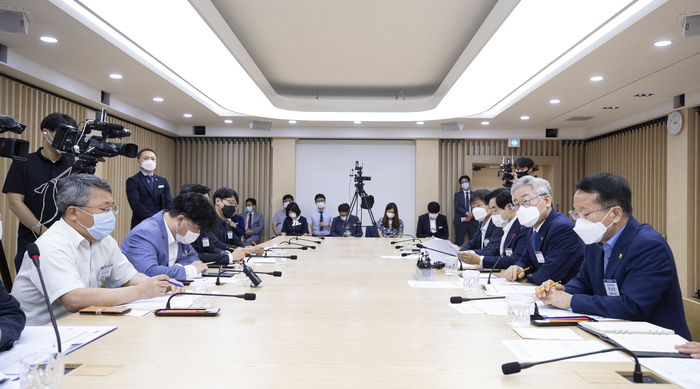 이재명 “조달청 독점하는 조달시장. 합리적 경쟁체제로 만들어야”