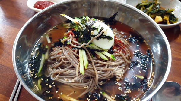 [전수영의 낚고 먹고] 평창에선 메밀 부치기를 둔내에선 만두와 메밀국수를
