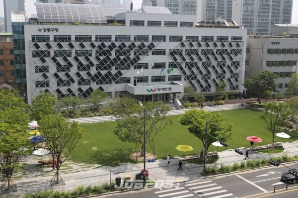 강동구 코로나19 확진자 1명 추가 발생 명성교회 부목사 아파트 엘리베이터 동승 주민으로 확인