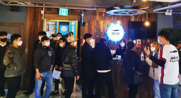 일 매출 연일 갱신! 불경기 속 파란을 일으키는 자갈치브라더스