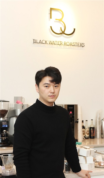 제대로 된 커피문화와 생두에 대한 이해를 높이는 공간, 블랙워터 로스터스