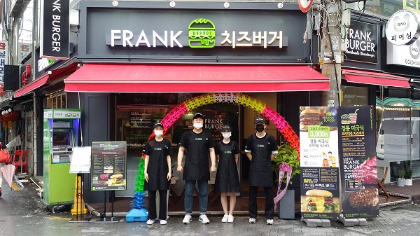 수제햄버거 창업브랜드 프랭크버거 건대점 일매출 경신...90호점 돌파
