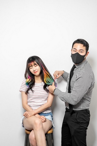 붙임머리 전문 미용실 로얄바엠 엄정철 원장, 레인보우 붙임머리 선보여