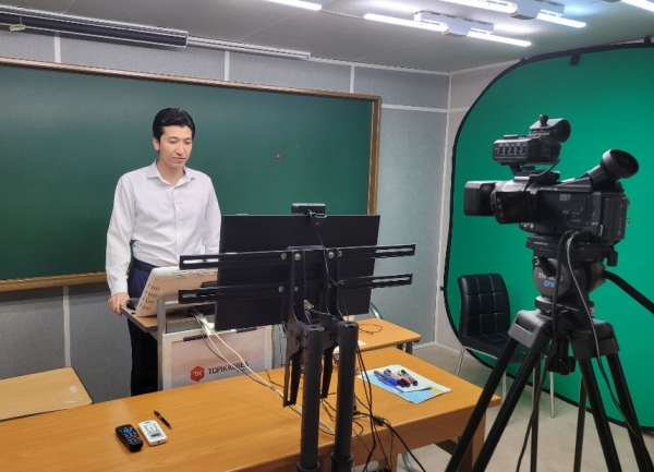 토픽코리아 동영상 촬영 위한 방송 스튜디오 임대 및 방송장비 대여 실시