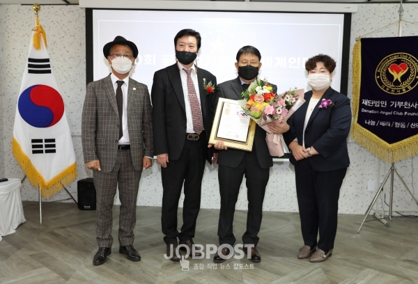 [포토] 김용진 덕원기업 대표 글로벌 자랑스런 세계인 대상 제조 부문 수상