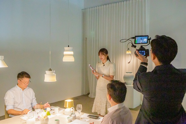치유의옷장 인플루언서 치유, 고라니스튜디오와 CHEEU SALON 하이엔드 라이프스타일 브랜드 시연회 개최
