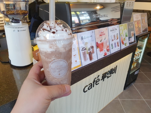 직접 시공으로 카페창업비용 낮춘 프랜차이즈 카페루앤비, 예비 창업자들 관심받아