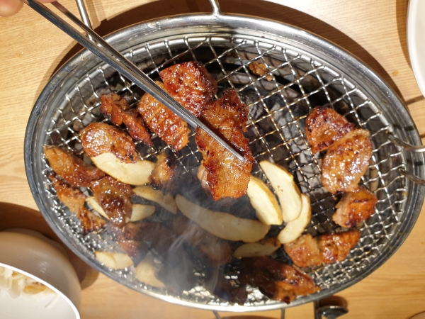 포스트 코로나시대 자영업자의 고난 어떻게 극복할수 있을까?  따로 또 같이 전략으로 자기만의 길 개척하는 명륜진사갈비 동탄반송점