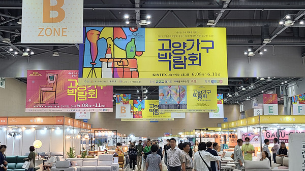 [르포] 프리미엄부터 1인용까지 고양가구박람회 이모저모