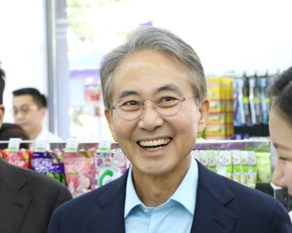 CU 직원들, 홍석조 BGF 회장 계속된 고배당 논란에 뿔