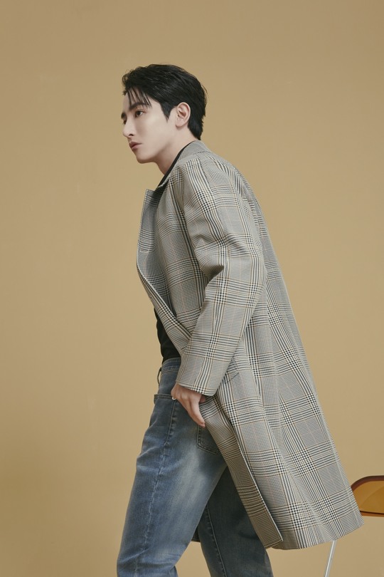 신원 남성복 파렌하이트, 새로운 뮤즈 이수혁과 함께한 S/S 화보 공개