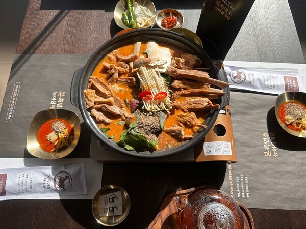 [르포] 뼛속 까지 건강해지는 기분…본아이에프, 본흑염소능이삼계탕 론칭