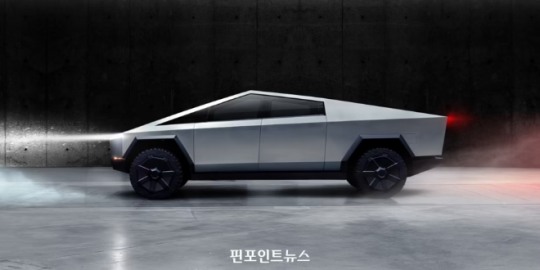 테슬라, 최대 실적 예상...업계는 사이버트럭 출시 일정 관심