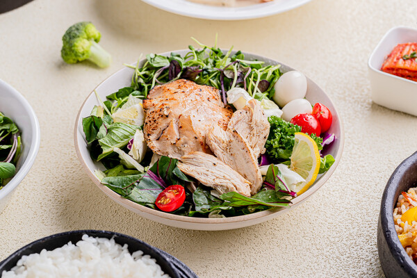 아침 주식회사, 상온보관 가능한 허브갈릭맛과 마라맛 닭가슴살 선보여