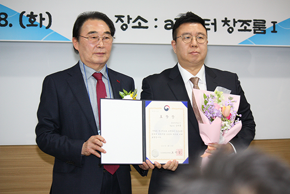 플라이삼육오(주) 강석봉 대표이사, 식품안전 발전 공로 인정 식약처장 표창