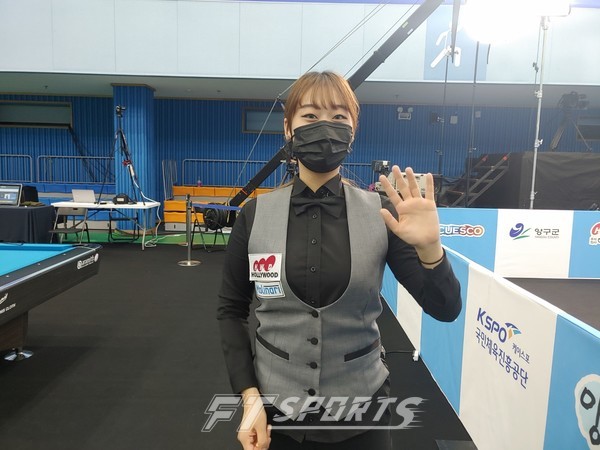 [FT포토] 제16회 대한체육회장배 2021전국당구대회 장가연선수 '당구 많이 사랑해주세요~'
