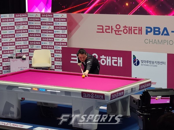 [현장포토] 프로당구 '크라운해태 PBA 챔피언십' 128강 조재호 선수와 VS 15세 김영원 선수 (1)