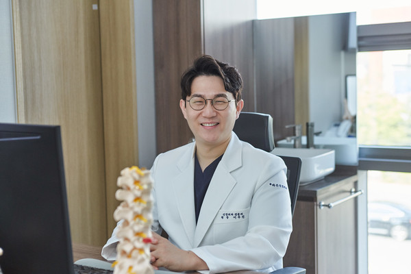 원흥바른신경외과 이우진 대표원장, 도래울마을 초·중·고 학교에 연이은 장학금 기부